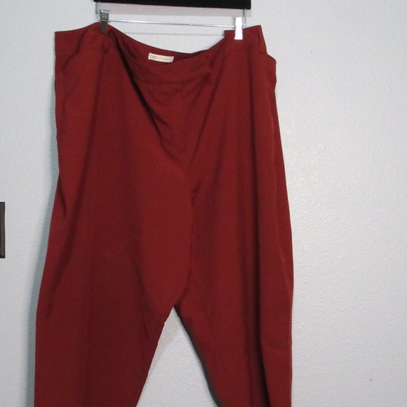 Curvy Maroon Cropped Slacks - Picture 4 of 8
